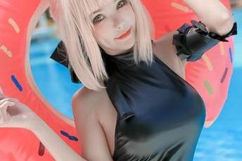 合集来啦！Kitkat Cosplay香草美图：让我带你感受那份轻盈的触感
